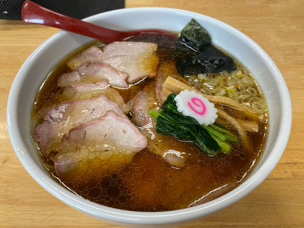 「焼豚ワンタン麺」@とら食堂 松戸分店の写真