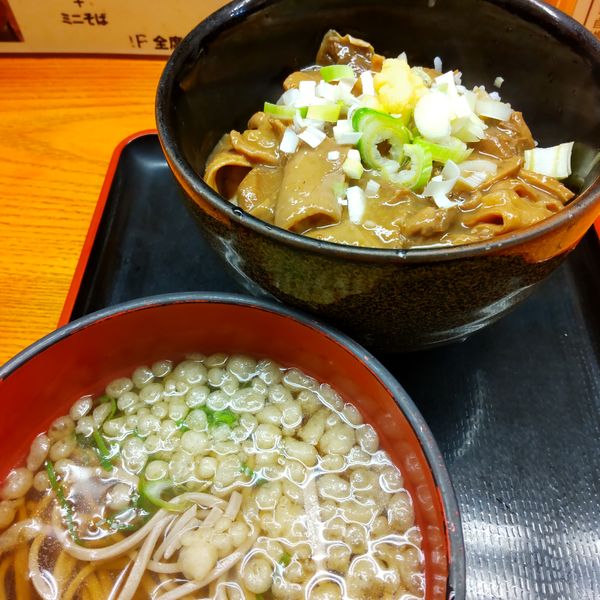 「和牛もつ煮込み丼＋ミニそば（￥700）」@おみっちゃん 蒲田店の写真