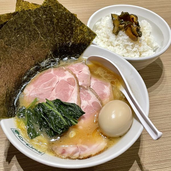 「【限定】豚骨醤油の海苔10枚ラーメンライス付き＋チャーシュー」@カッパラーメンセンターの写真