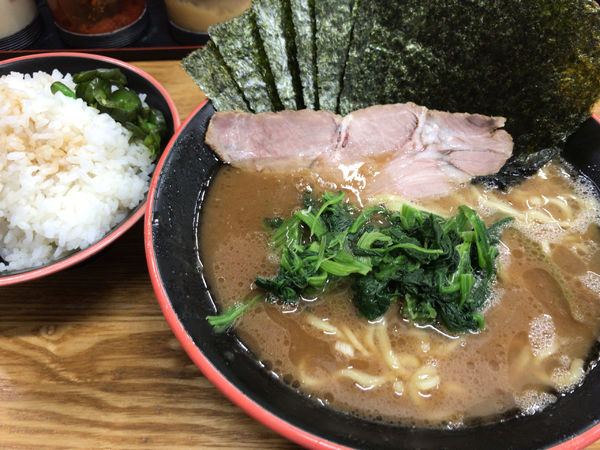 「ラーメン(普濃多)+のり増し+無料ライス 750円」@麺家 紫極の写真