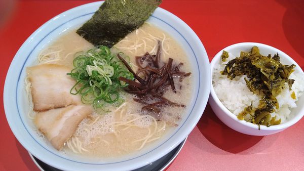 「本格博多ラーメン¥650+替玉¥150+ライス無料」@本場博多ラーメン せまかっちゃん 神田店の写真