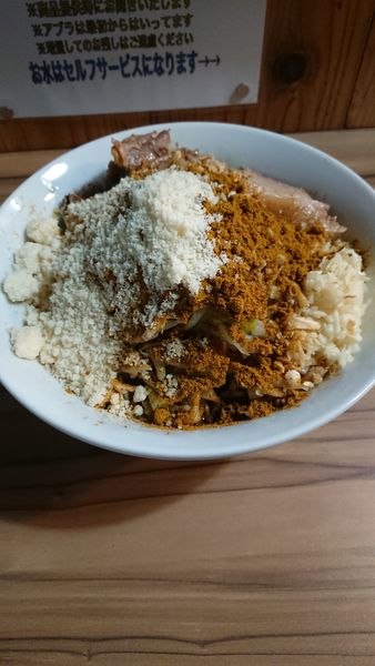 「汁なし茶+粉チーズ」@ヒノブタセカンド 南越谷駅前店の写真