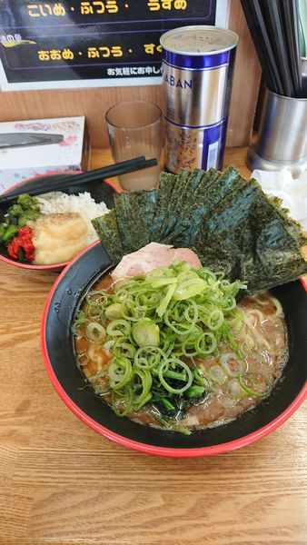 「ラーメン+京都九条ねぎ+のり増し+無料ライス」@麺家 紫極の写真