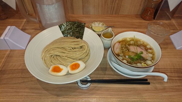 「特製塩つけ(1600円)大盛り(250円)昆布水(150円)」@麺処 ほん田 秋葉原本店の写真