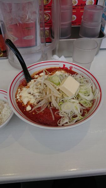 「北極ラーメン+ネギ+バター+粉チーズ+サービスライス」@蒙古タンメン 中本 船橋店の写真