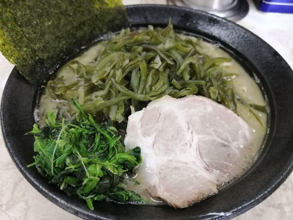 「茎わかめラーメン並(ふつう)(850円）」@川崎家 榎町店の写真