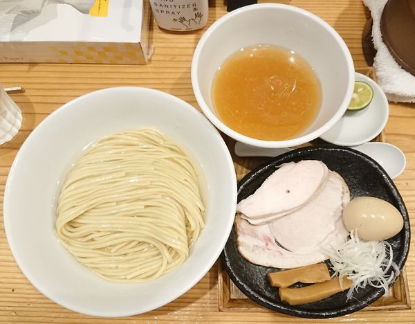 「塩つけ麺(200g・あさり油)＋味玉＋藻塩&すだち」@麺屋鈴春の写真