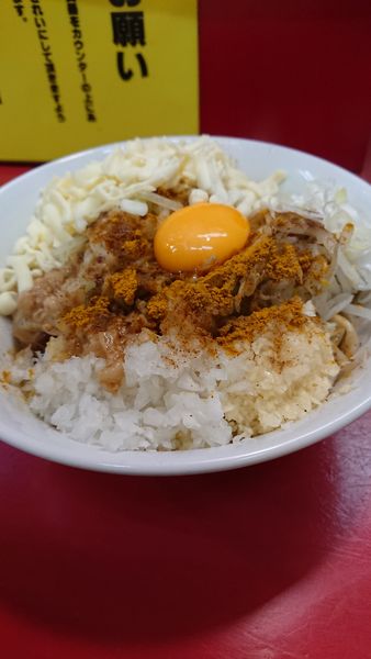 「まぜそば+チーズ」@豚ラーメン 蕨店の写真
