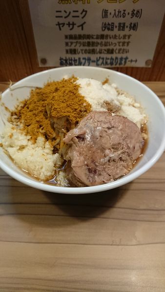 「らーめん+茶+粉チーズ」@ヒノブタセカンド 南越谷駅前店の写真