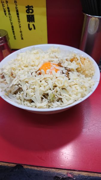 「まぜそば+チーズ」@豚ラーメン 蕨店の写真