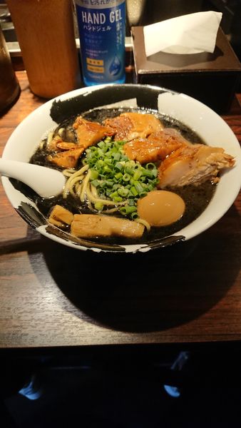 「黒味玉チャーシュー麺」@麺屋武蔵 武骨の写真