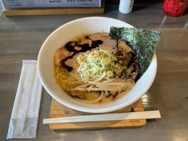 「黒マー油豚骨ラーメン」@細麺屋 くわとろの写真