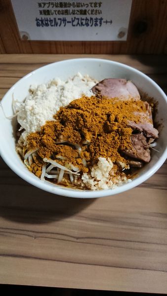 「汁なし茶+粉チーズ」@ヒノブタセカンド 南越谷駅前店の写真