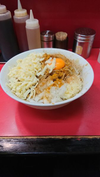 「まぜそば+チーズ」@豚ラーメン 蕨店の写真