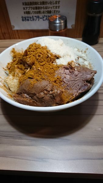 「汁なし茶+粉チーズ」@ヒノブタセカンド 南越谷駅前店の写真