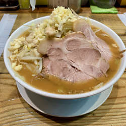 ワシワシ麺の尾道ラーメン（二郎風）＋瀬戸内の風味漂う油そば（塩ベース）