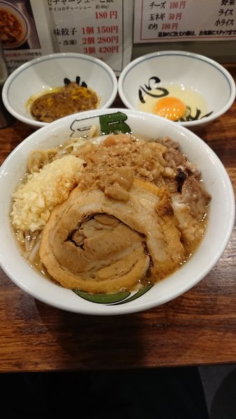 「雷そば+トロ豚+生卵+カレーモントレー」@雷 北松戸本店の写真