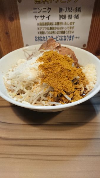 「らーめん+茶+粉チーズ」@ヒノブタセカンド 南越谷駅前店の写真