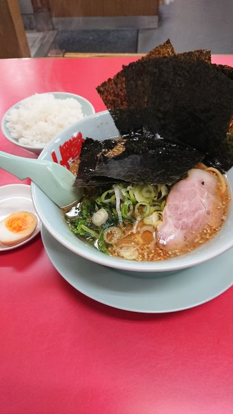 「味噌ラーメン+味付玉子+海苔増し」@山岡家 越谷レイクタウン店の写真