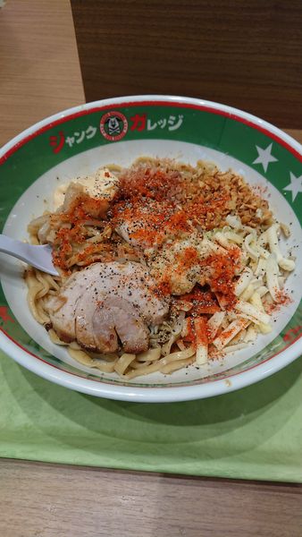 「まぜそば」@ジャンクガレッジ イオンレイクタウンmori店の写真