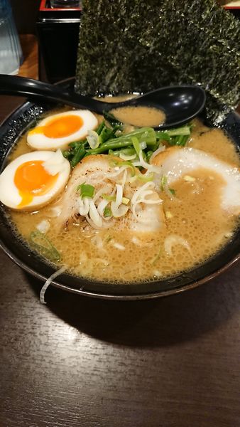 「豚骨スペシャル醤油」@横浜家系ラーメン春樹 吉川店の写真