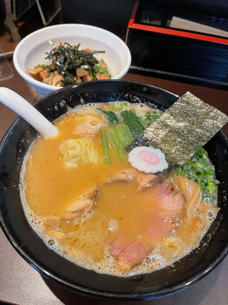 「ワンタン白湯+チャーシュー丼」@おおぜき中華そば店の写真