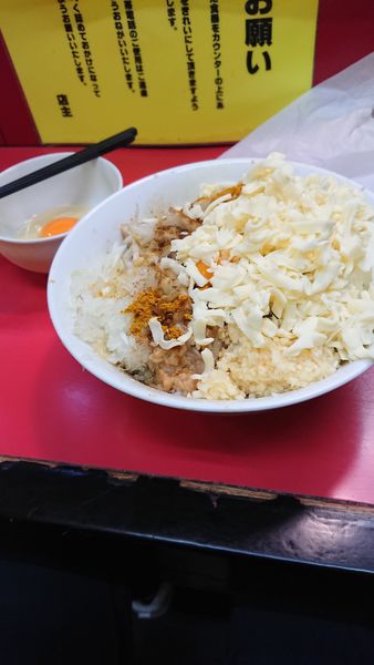 「まぜそば+チーズ+生玉子」@豚ラーメン 蕨店の写真