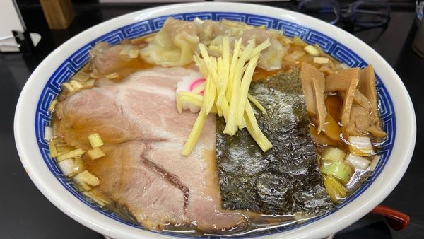 「ワンタン麺中＋チャーシュー」@中華そば 亀喜屋の写真