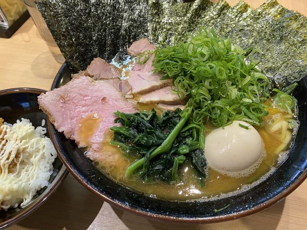 「皇綱特製ラーメン　海苔　固め　薄め　多め」@輝道家直系 皇綱家の写真