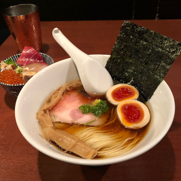 「津軽煮干し中華そばと海鮮丼」@酒肴場 屯の写真