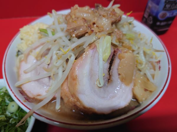 「ラーメン780円＋九条ねぎ60円（ニンニク、アブラ）」@ラーメン二郎 京都店の写真