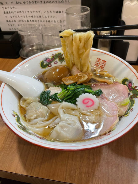 「醤油ワンタンチャーシュー味玉 1250円」@MENクライの写真