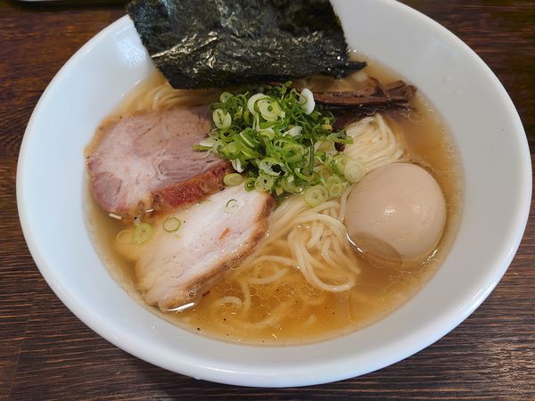 「味玉白醤油ラーメン」@自家製麺 コトホギの写真
