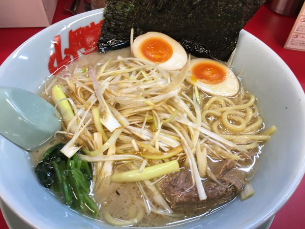 「ネギラーメン(醤油)」@ラーメン山岡家 定禅寺通店の写真