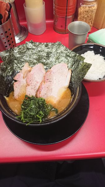 「チャーシューメン3枚+のり+半ライス」@柏 王道家の写真