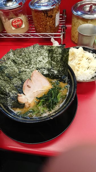 「ラーメン+のり+半ライス」@柏 王道家の写真