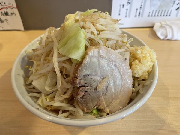 「ラーメン　ヤサイ少なめニンニク」@ラーメン 豚二郎の写真