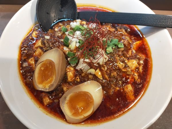 「覇王麻婆麺」@麻辣専科 覇王 神田北口店の写真