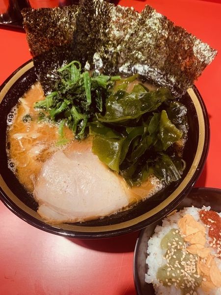 「ラーメン 750円　ライス 120円　わかめ 50円」@環2家 蒲田店の写真