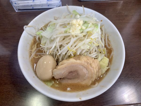 「ら〜めん 醤油 ニンニク少なめ やさいチョイ増し 850円」@らーめんコジマル 東金店の写真