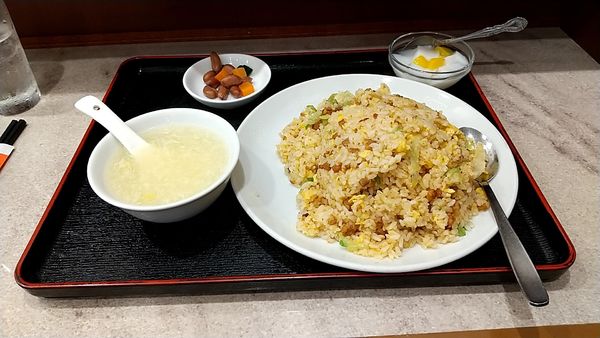 「レタスと挽肉入りチャーハン」@萬福大飯店 川崎店の写真