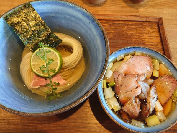 「味玉昆布水つけめん(醤油)ちょい肉増し(1100円)」@YOKOKURA STOREHOUSEの写真