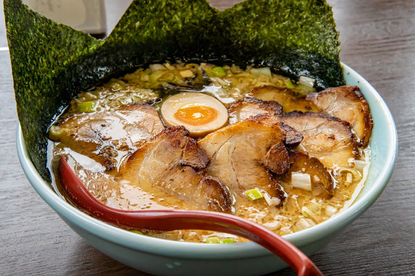 「コクねぎ醤油めん チャーシュートッピング」@ラーメンとん太 大原店の写真