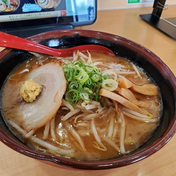 「味噌ラーメン(¥750)」@北海道らーめん 麺処うたり 平塚四之宮店の写真