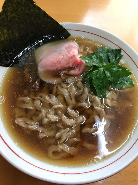 「煮干しそば 黒 (太手打ち麺変更)」@と多゛食堂の写真
