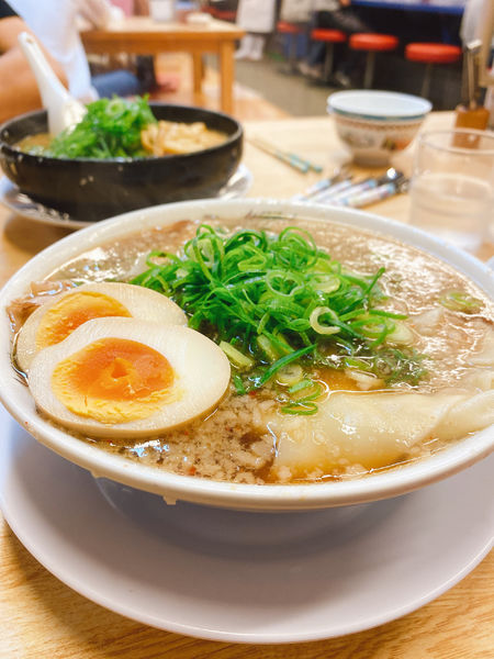 「醤油ラーメン＋味玉＋ワンタン」@来来亭 山口湯田店の写真
