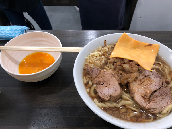 「ラーメン 300g 野菜抜き ニンニク アブラ チーズ 生卵」@夢を語れ 千葉の写真