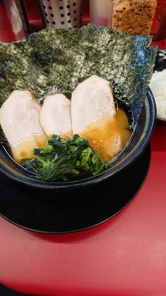 「チャーシューメン3枚+のり+半ライス」@柏 王道家の写真