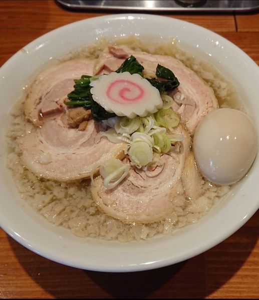 「塩背脂チャーシュー麺(ピロピロ麺Ver.)」@麺屋 真心の写真