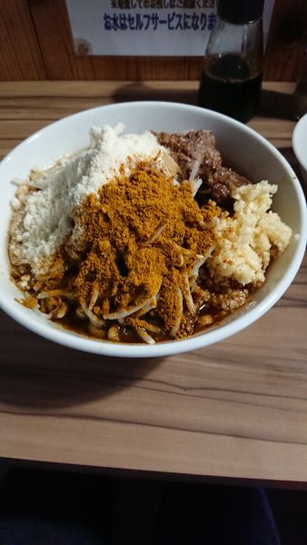 「らーめん+茶+粉チーズ」@ヒノブタセカンド 南越谷駅前店の写真